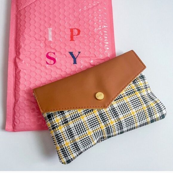 Ipsy bags $5 each with bundle purchase...or buy outright poshlikeaboss buy live - Picture 4 of 15